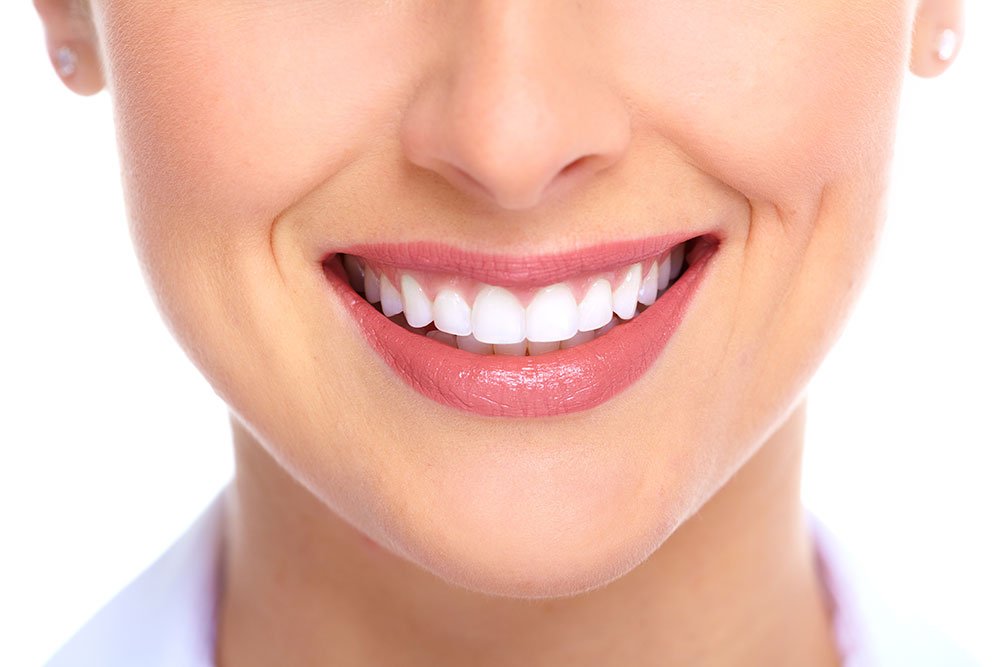 Dentes amarelados: conheça as 5 principais causas 1 dentes brancos sorriso