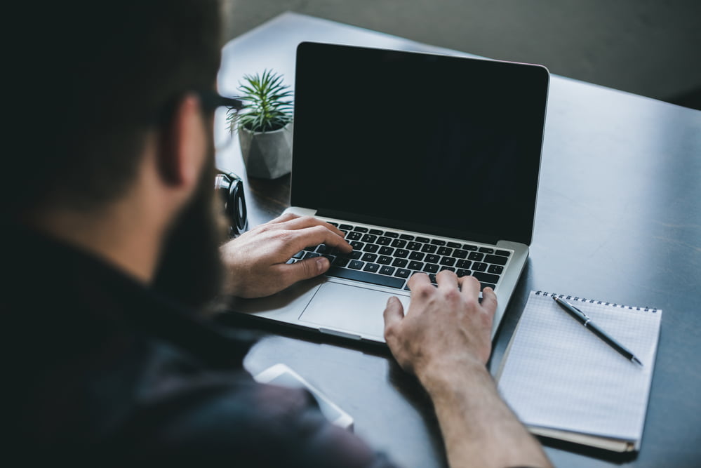 Por que os notebooks são mais caros do que desktops? 3 Depositphotos 158350972 S