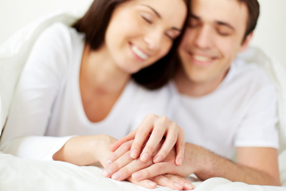 hands close up couple bed