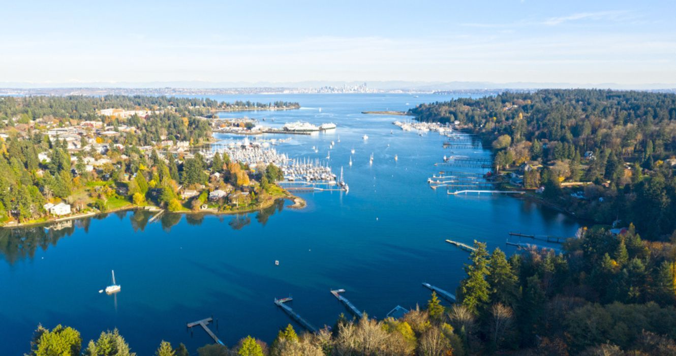 Bainbridge Island: uma jóia de viagem em Seattle repleta de diversão, aventura e atrações 1 Bainbridge Island Harbour Vista Panorâmica Winslow Washington