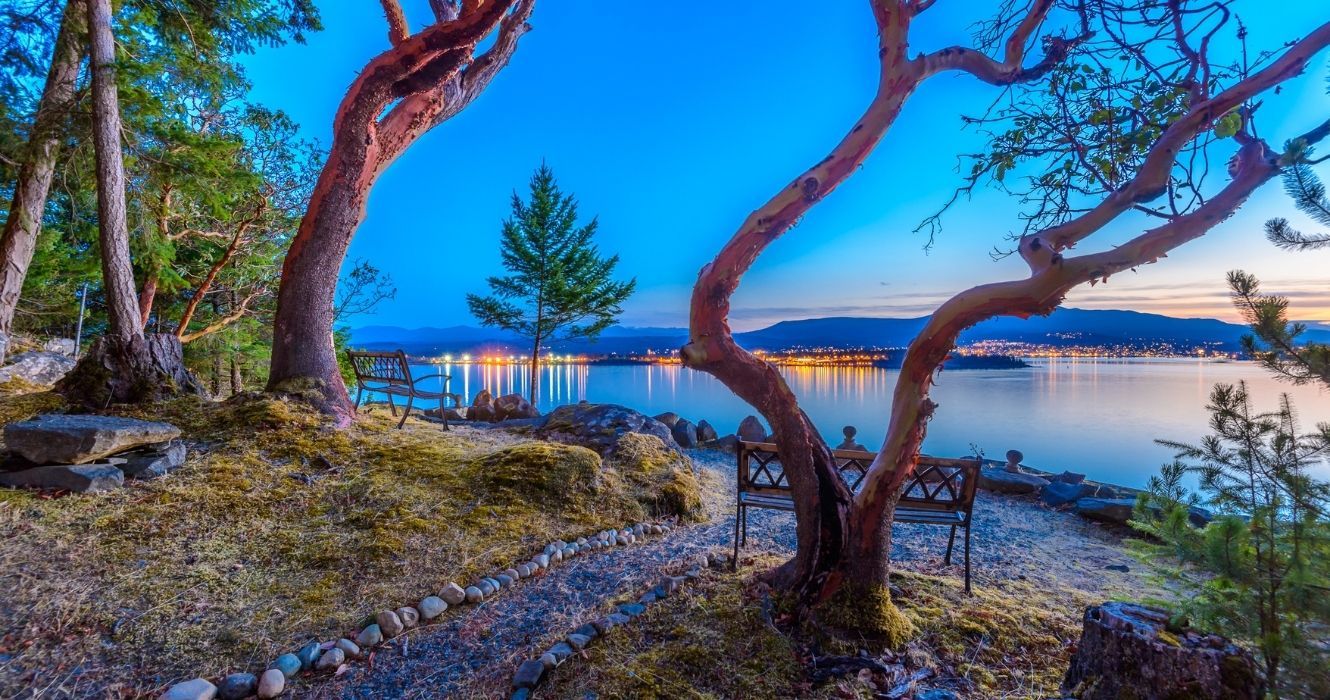 um lago ao entardecer em Nanaimo, Canadá