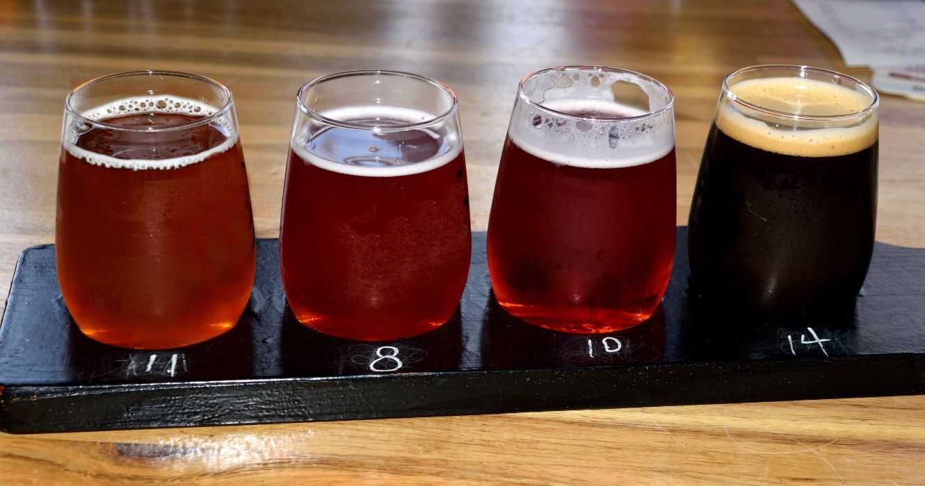 Pegue uma cerveja nessas incríveis cervejarias do sul da Flórida 1 um voo de cerveja em uma cervejaria da Flórida