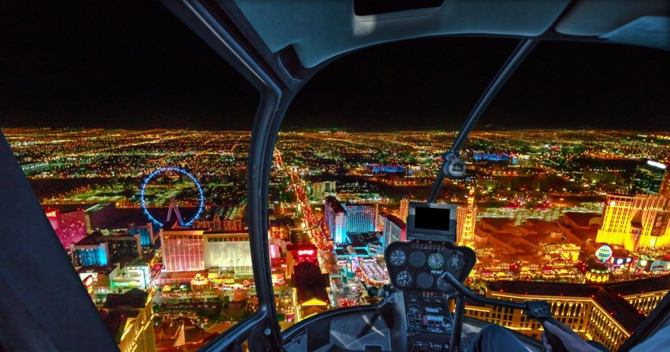 Voo de helicóptero sobre Las Vegas à noite