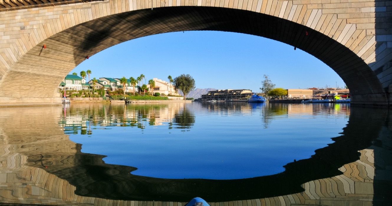 Lave Havasu sob a ponte de Londres, Arizona