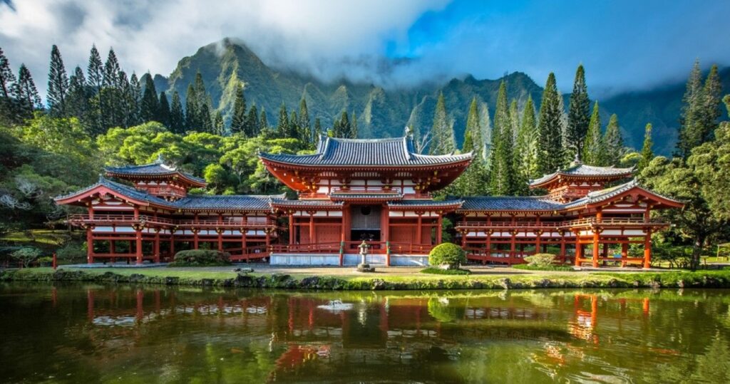10 templos no Havaí que vão te deixar sem fôlego 7 Byodo-In Temple in Valley of the Temples, Hawaii