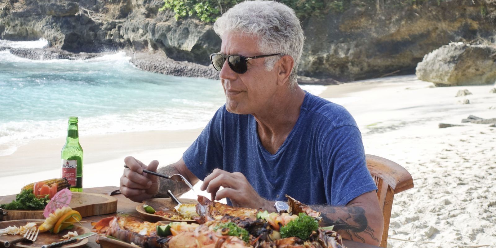 15 alimentos ao redor do mundo que Anthony Bourdain nunca tocaria (10 pelos quais ele pagaria US $ 1.000) 1 15 alimentos ao redor do mundo que Anthony Bourdain nunca