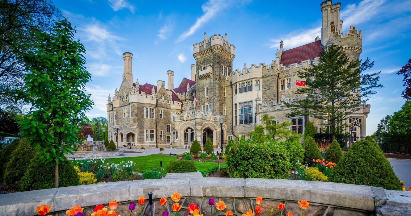 Isso é o que você verá em uma excursão pelo castelo gótico mais fascinante de Toronto 1 o exterior do castelo casa loma em toronto, canadá