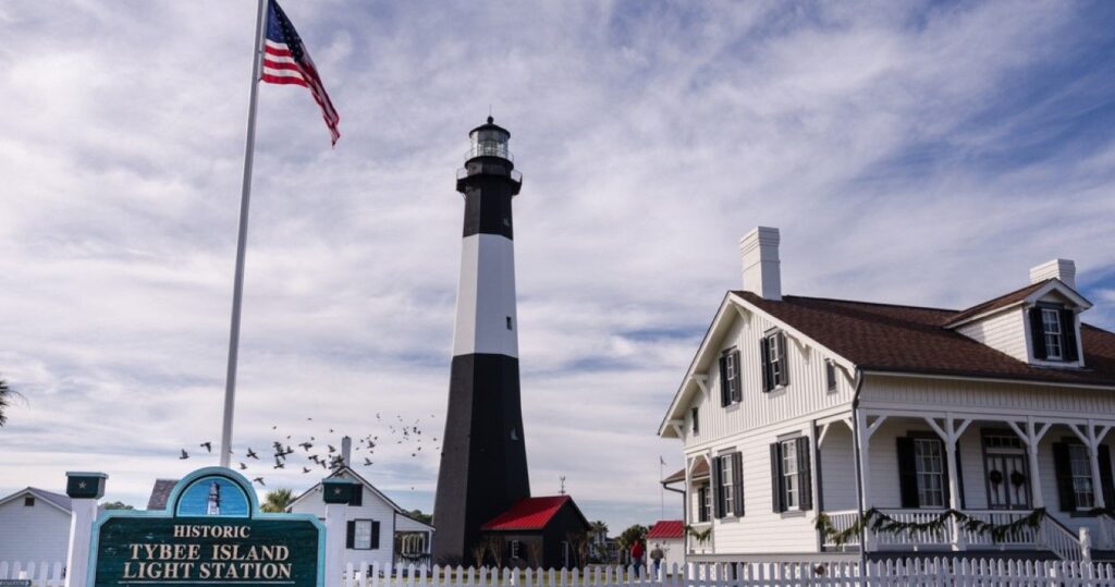 Savannah para Tybee Island: por que esta é a viagem perfeita de um dia na Geórgia 11 Tybee Island Light House in coastal Georgia