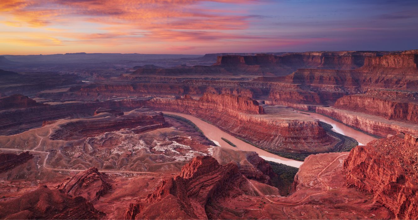 Viagem de um dia por Dead Horse Point, a estrada mais pitoresca de Moab 1 o pôr do sol sobre canyonlands do mirante Dead Horse Point