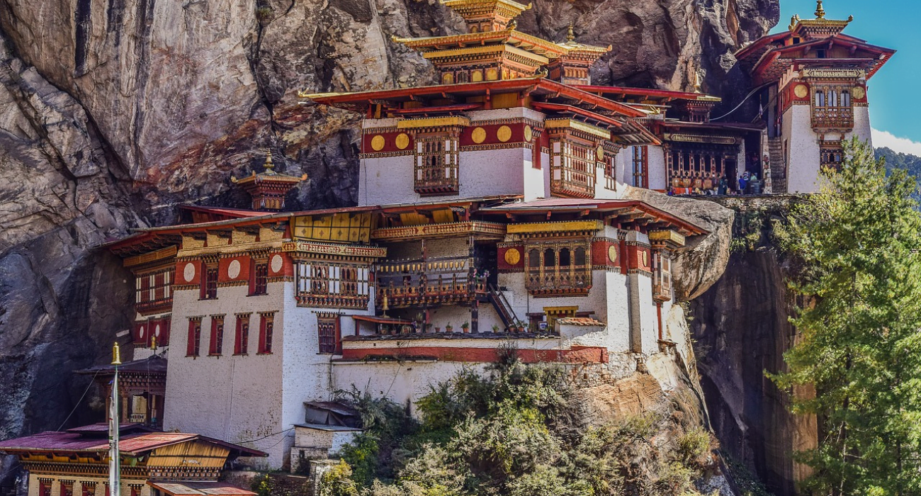Visite o Mosteiro de Taktsang: o mosteiro mais icônico do Butão que está impossivelmente empoleirado em um penhasco 1 Paro Taktsang - A Toca do Tigre