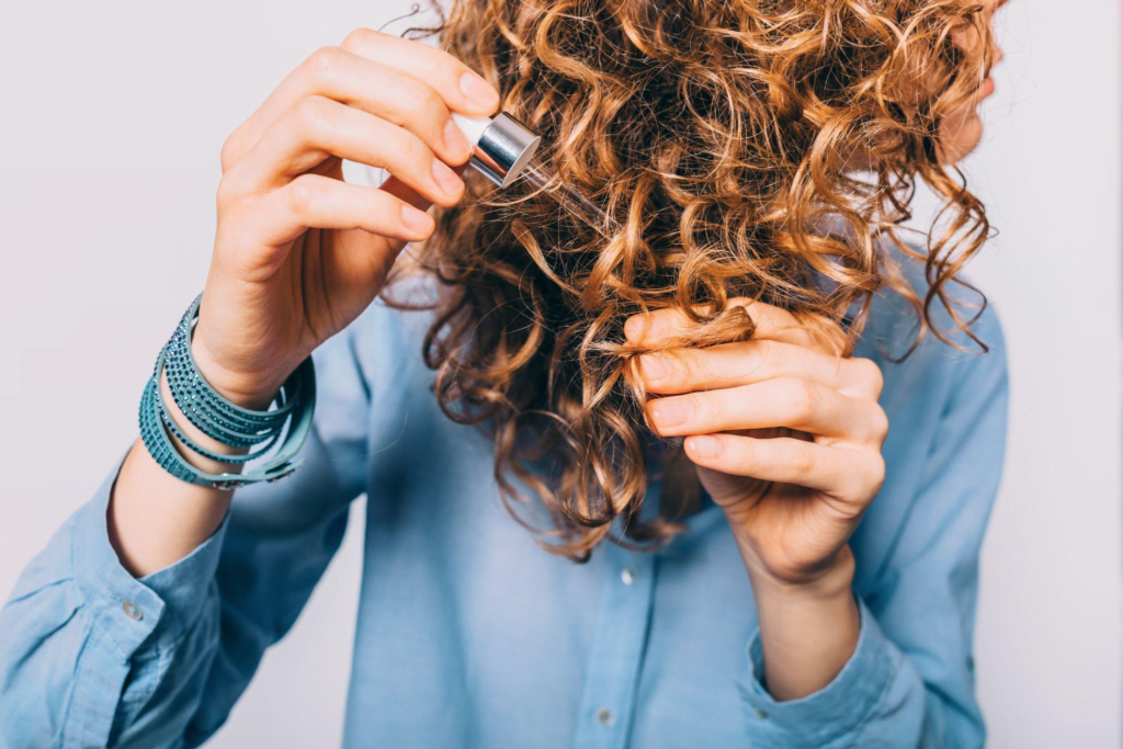 Óleo de coco: como usar para deixar o cabelo com brilho e hidratado? 1 image