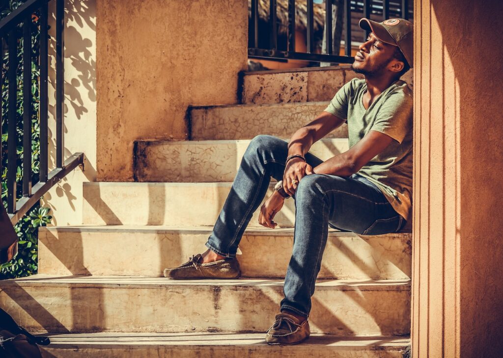 Fica bom usar sapatênis masculino acima dos 60? Descubra aqui! 1 pexels aviz 1912600