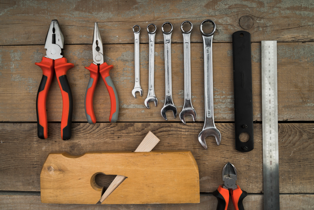 Ferramentas essenciais para casa: Quais as necessárias? 4 ferramentas manuais alicate