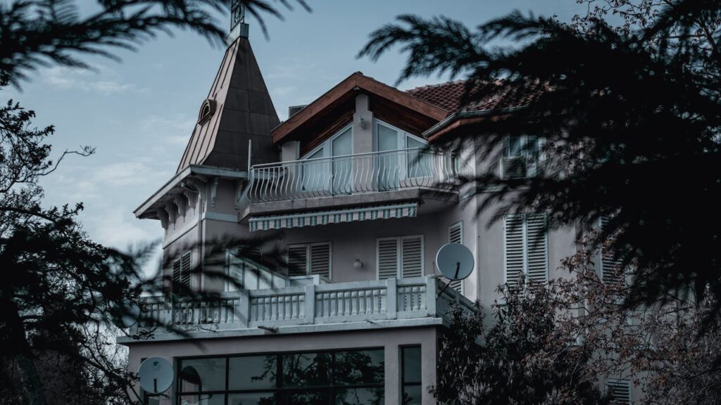 Diferença entre telhado colonial simples e telhado colonial com platibanda 1 telhado colonial simples e telhado colonial com platibanda