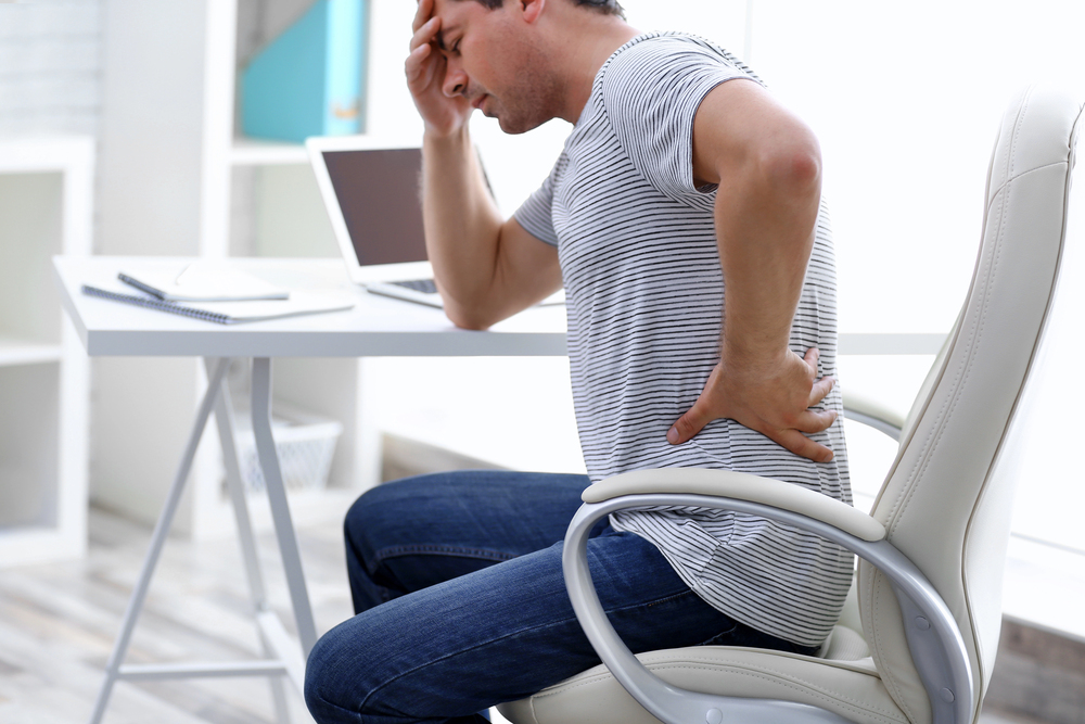 Como evitar dor nas costas depois de ficar sentado por tempo? 3 Dor nas costas depois de trabalhar 3
